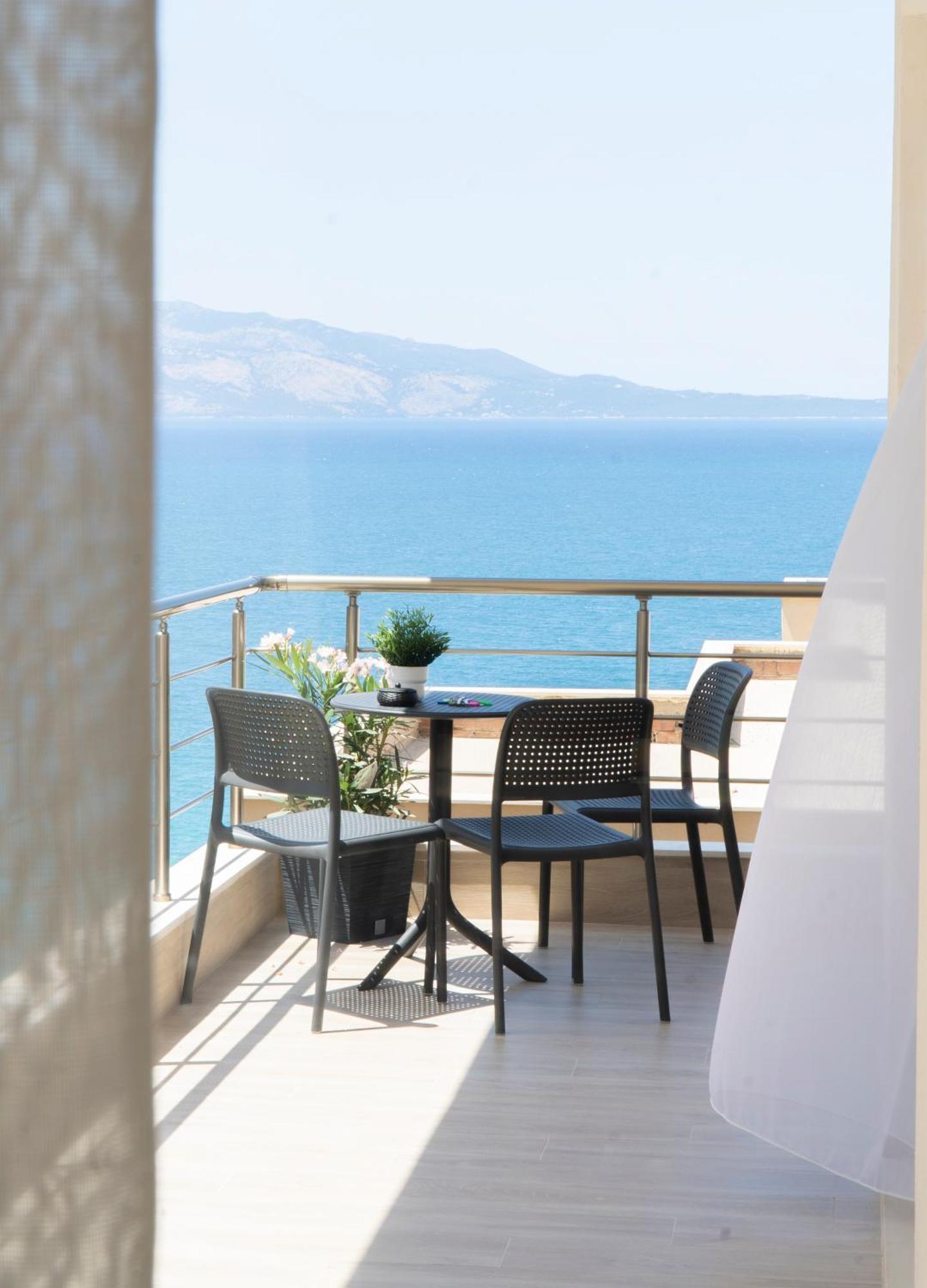 Mateo Apartments Sarande Bagian luar foto
