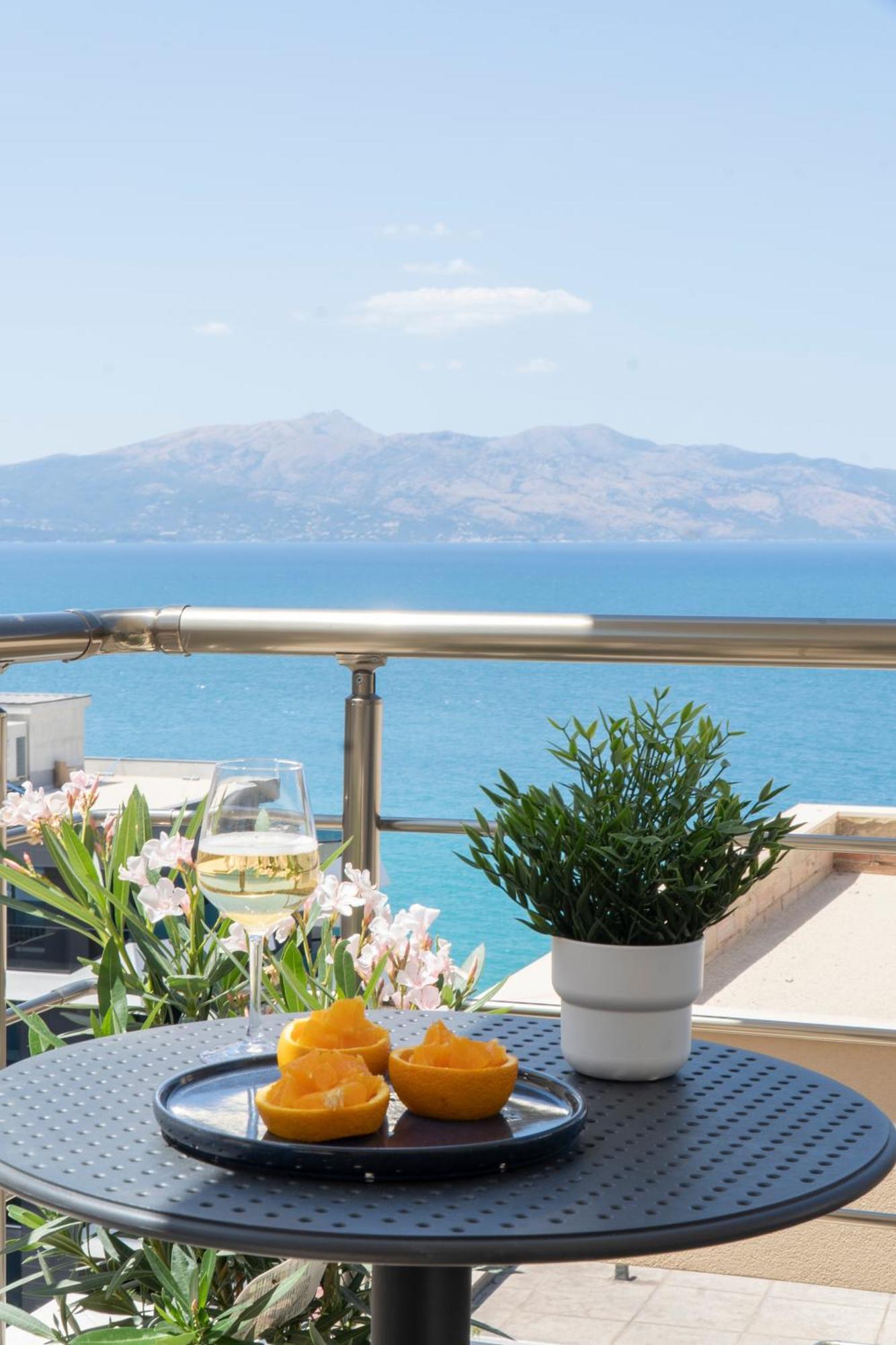 Mateo Apartments Sarande Bagian luar foto