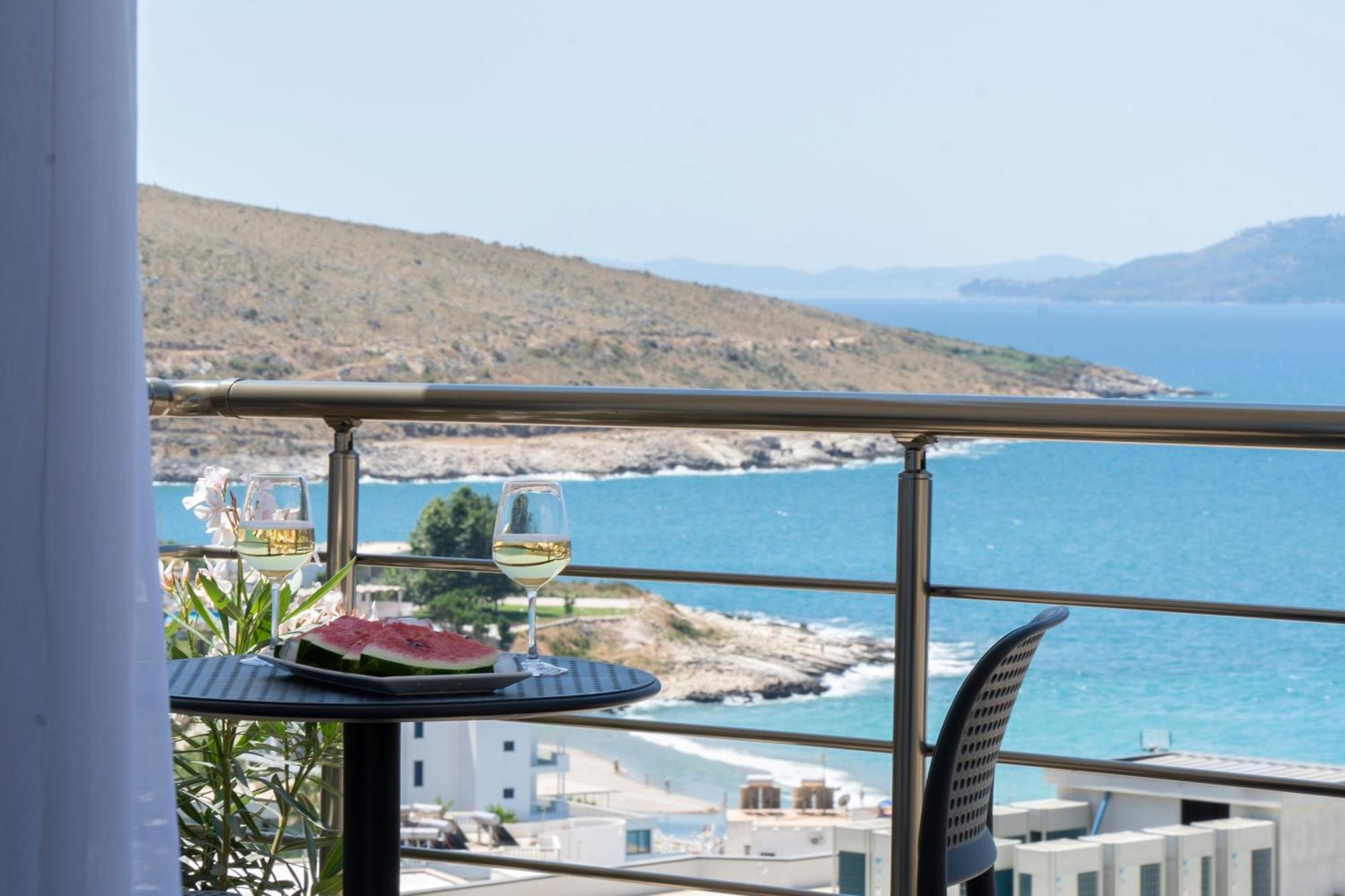 Mateo Apartments Sarande Bagian luar foto