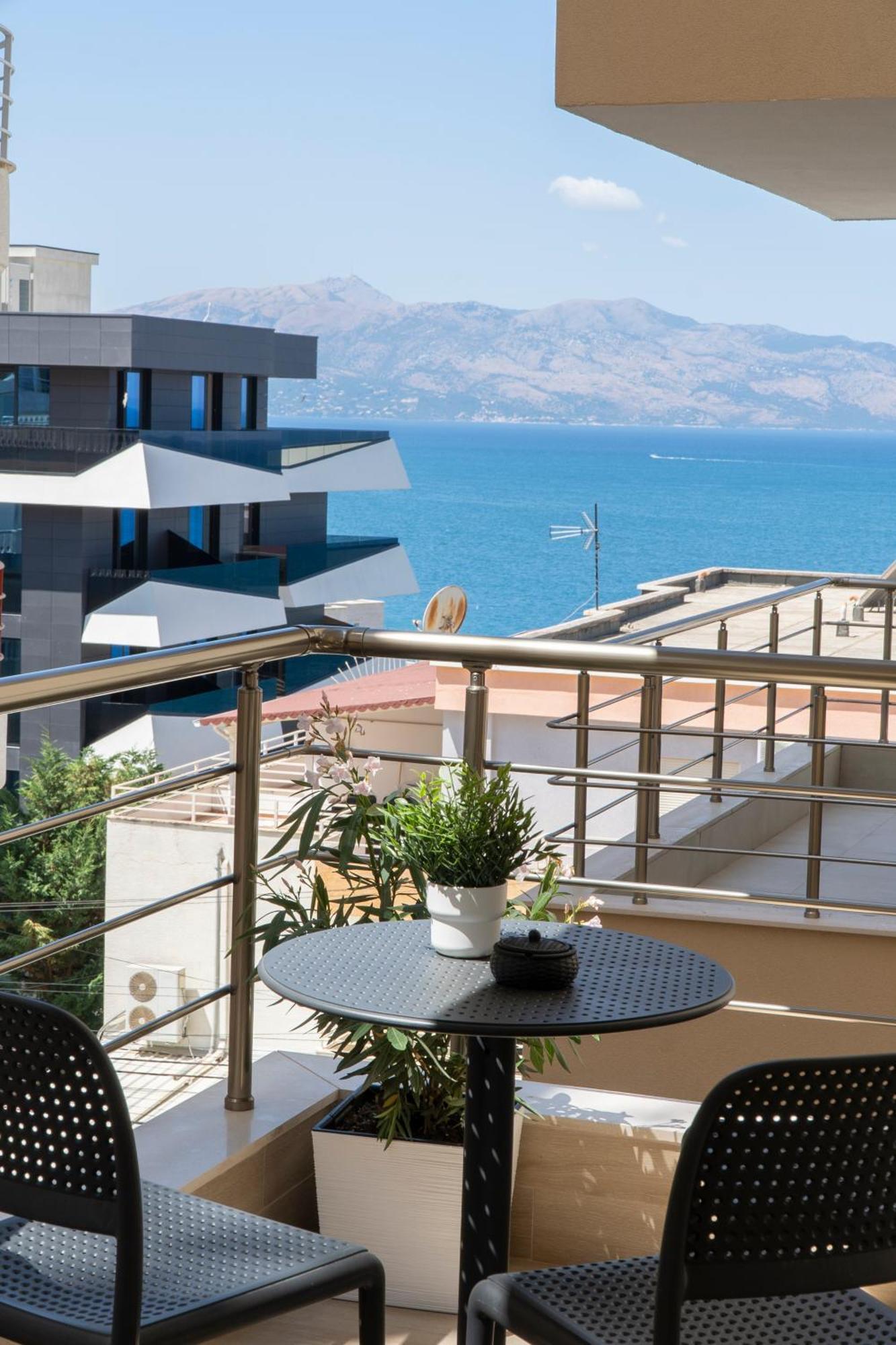 Mateo Apartments Sarande Bagian luar foto