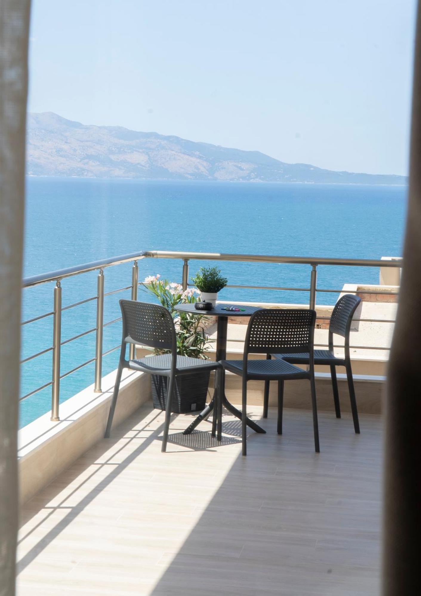 Mateo Apartments Sarande Bagian luar foto