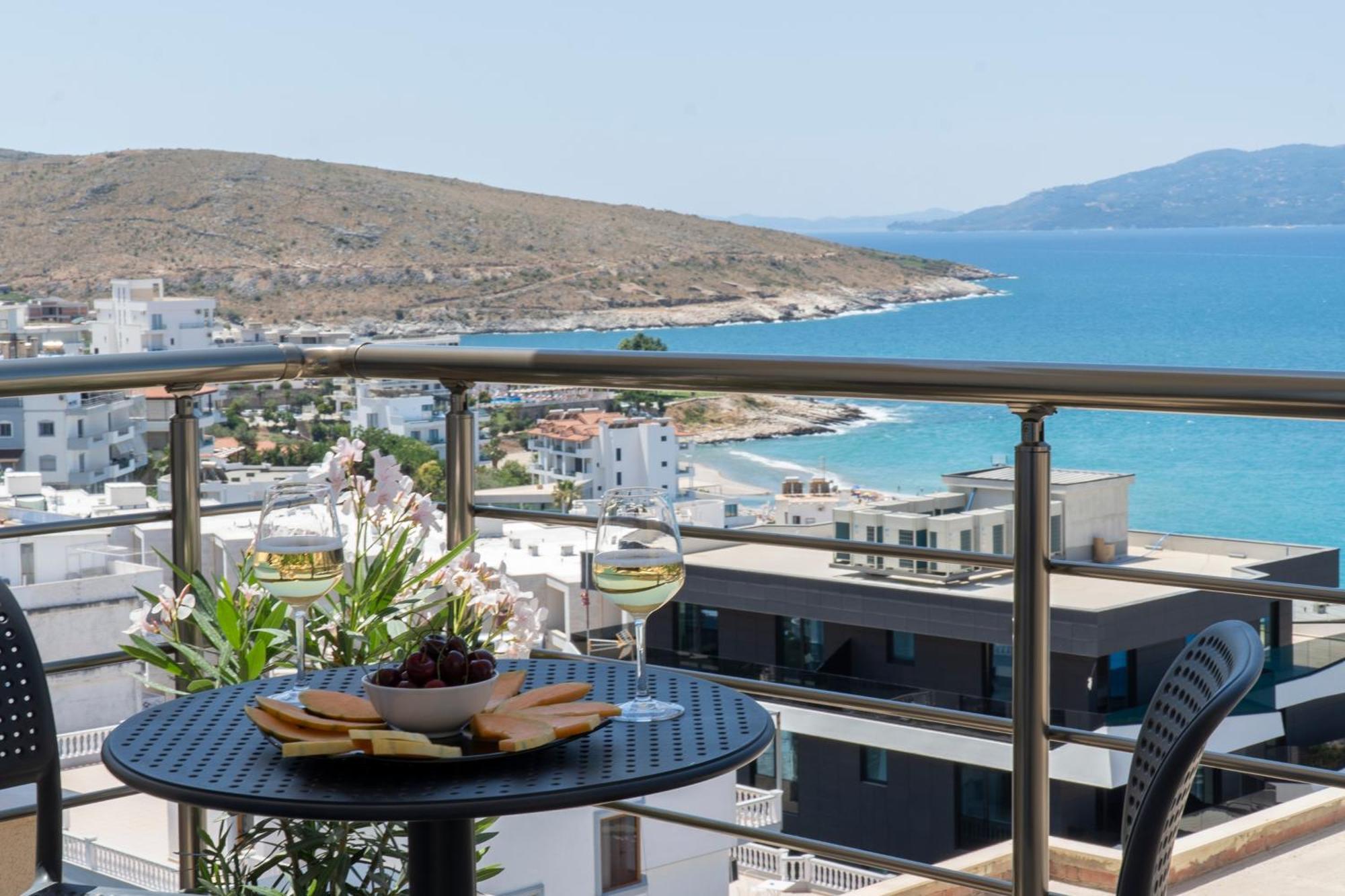 Mateo Apartments Sarande Bagian luar foto